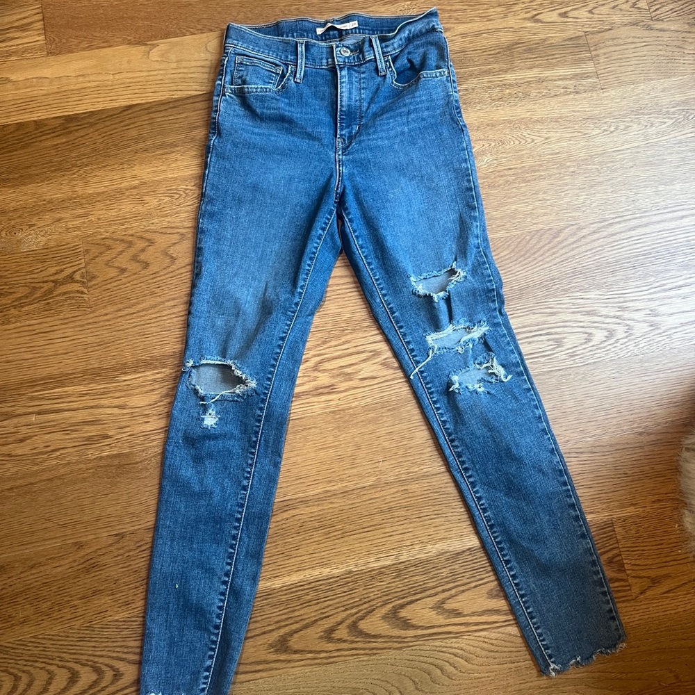 Levi ripped stretchy jeans